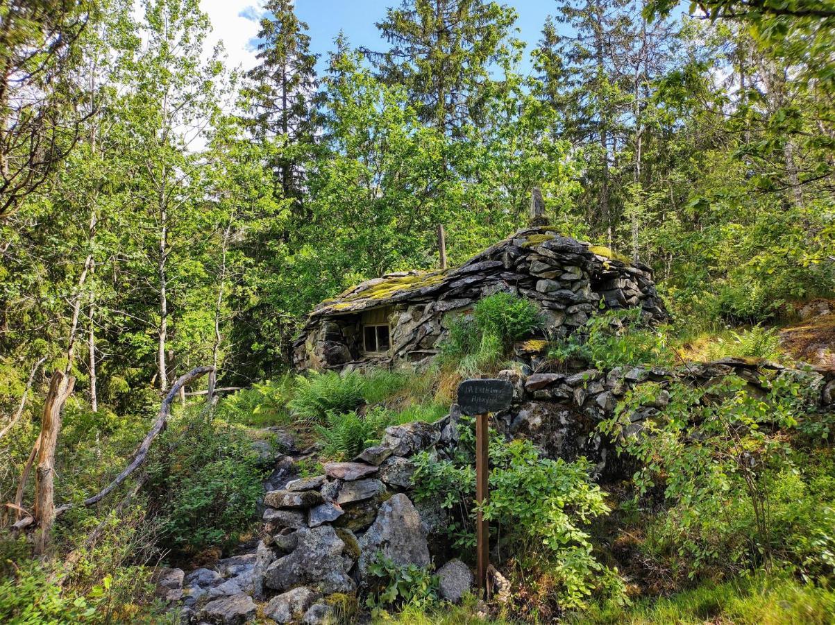 Varhaga Vandrarhem Sjuntorp Exterior foto